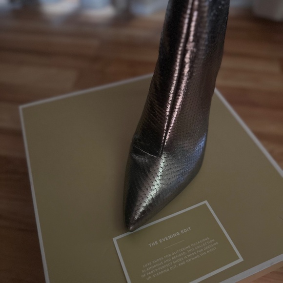 Iridescent BEAUTY - Picture 8 of 16